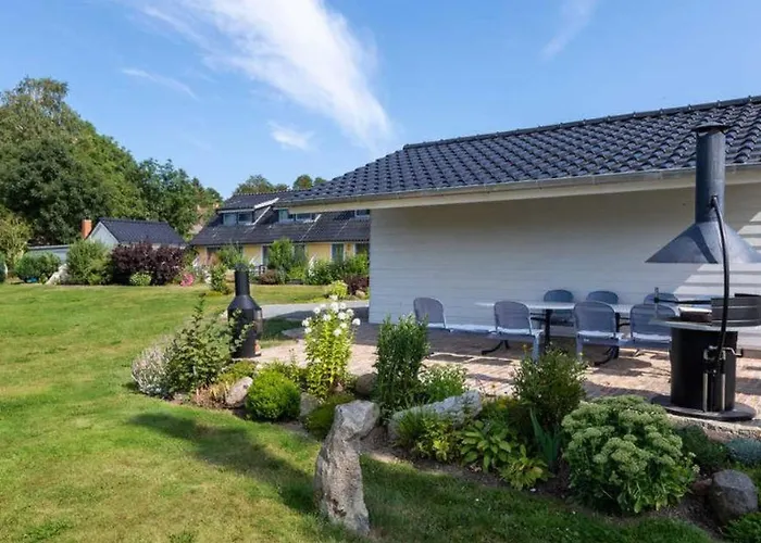 別荘 Im Idyllischsten Winkel Ruegens By Interhome