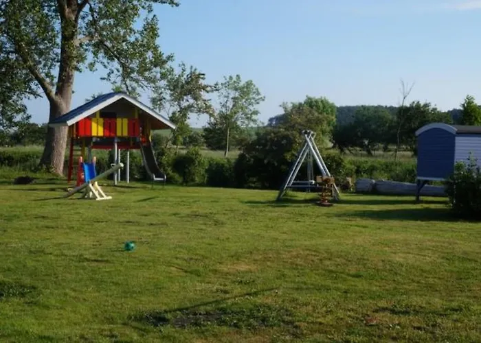 別荘 Im Idyllischsten Winkel Ruegens By Interhome