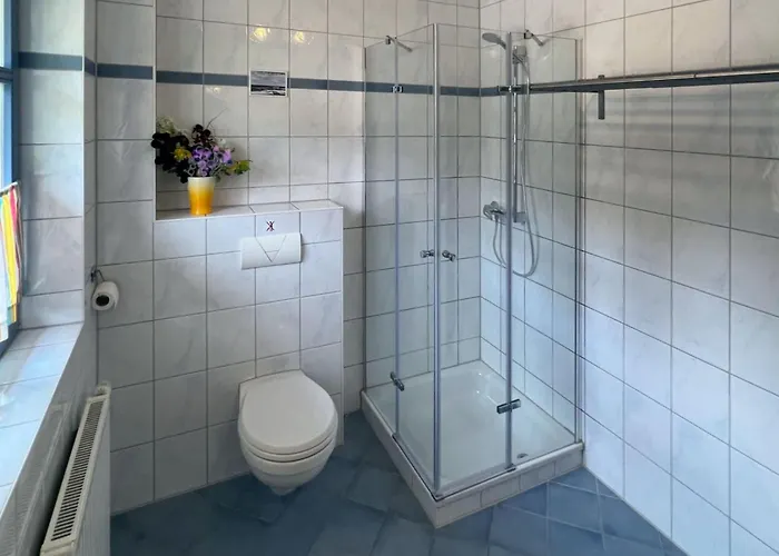 別荘 Im Idyllischsten Winkel Ruegens By Interhome