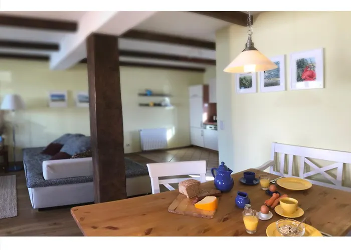 別荘 Im Idyllischsten Winkel Ruegens By Interhome