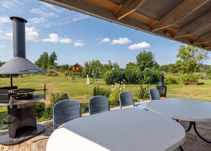 別荘 Im Idyllischsten Winkel Ruegens By Interhome *